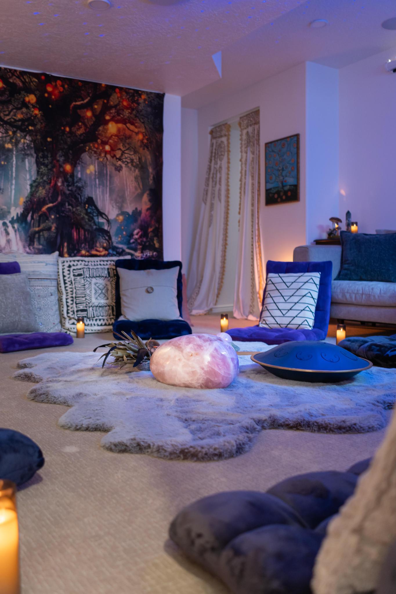 Journey Room - Meditation corner with cushions